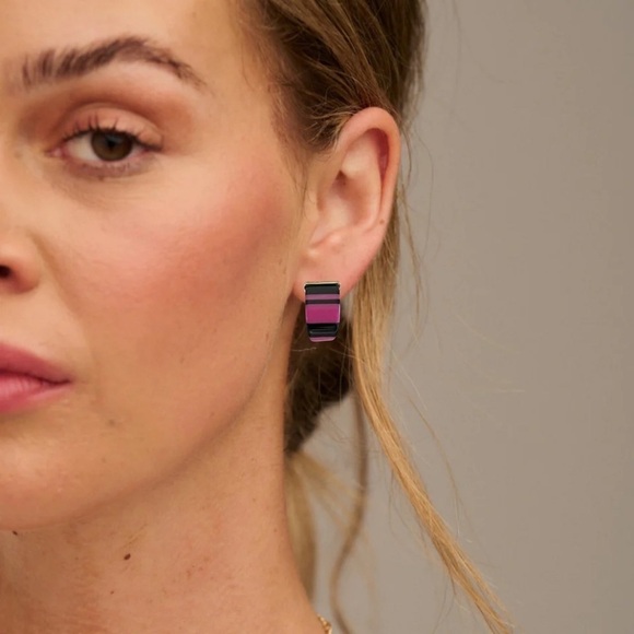 KATE SPADE • Vintage Bronwyn Resin Striped Huggies Hoop Earrings - Picture 3 of 6